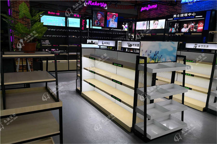 這樣設(shè)計商場貨架，讓您感覺自己在逛藝術(shù)館
