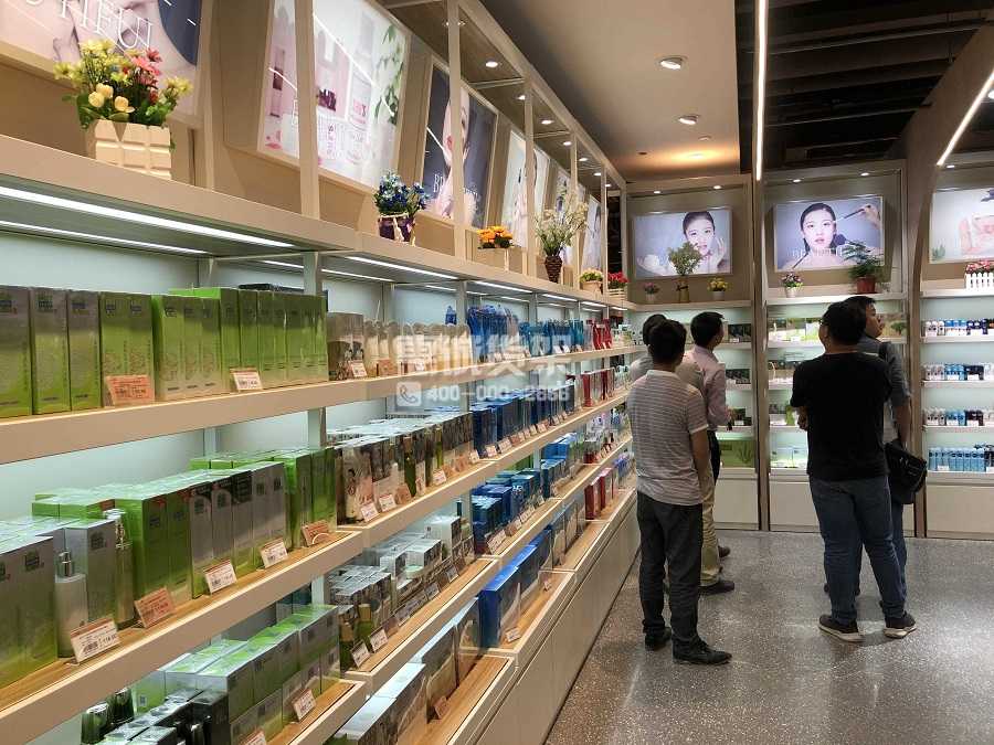 化妝品展示柜制作過(guò)程中需要避免的問題